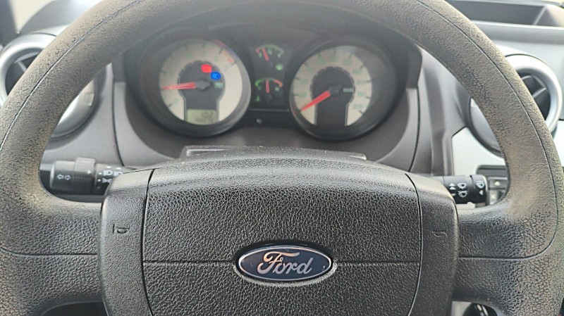 FORD FIESTA 1.0 SEDAN 8V 2008/2008 ADRIANO VEÍCULOS CRUZEIRO DO SUL / Carros no Vale