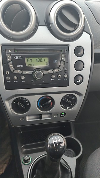 FORD FIESTA 1.0 SEDAN 8V 2008/2008 ADRIANO VEÍCULOS CRUZEIRO DO SUL / Carros no Vale