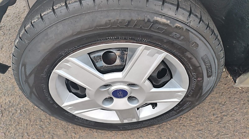 FORD FIESTA 1.0 SEDAN 8V 2008/2008 ADRIANO VEÍCULOS CRUZEIRO DO SUL / Carros no Vale