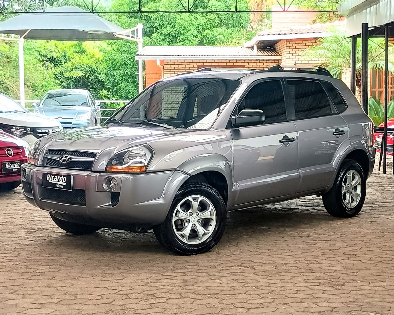 HYUNDAI TUCSON GL 2.0 16V MEC. 2010/2011 RICARDO VEÍCULOS TEUTÔNIA / Carros no Vale