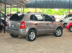HYUNDAI TUCSON GL 2.0 16V MEC. 2010/2011 RICARDO VEÍCULOS TEUTÔNIA / Carros no Vale