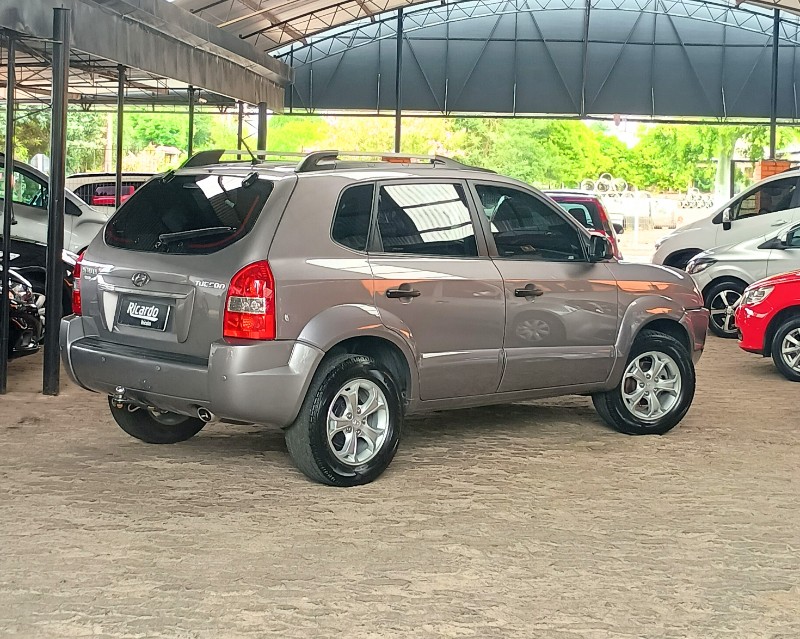 HYUNDAI TUCSON GL 2.0 16V MEC. 2010/2011 RICARDO VEÍCULOS TEUTÔNIA / Carros no Vale