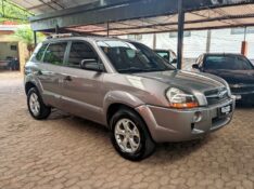 HYUNDAI TUCSON GL 2.0 16V MEC. 2010/2011 RICARDO VEÍCULOS TEUTÔNIA / Carros no Vale