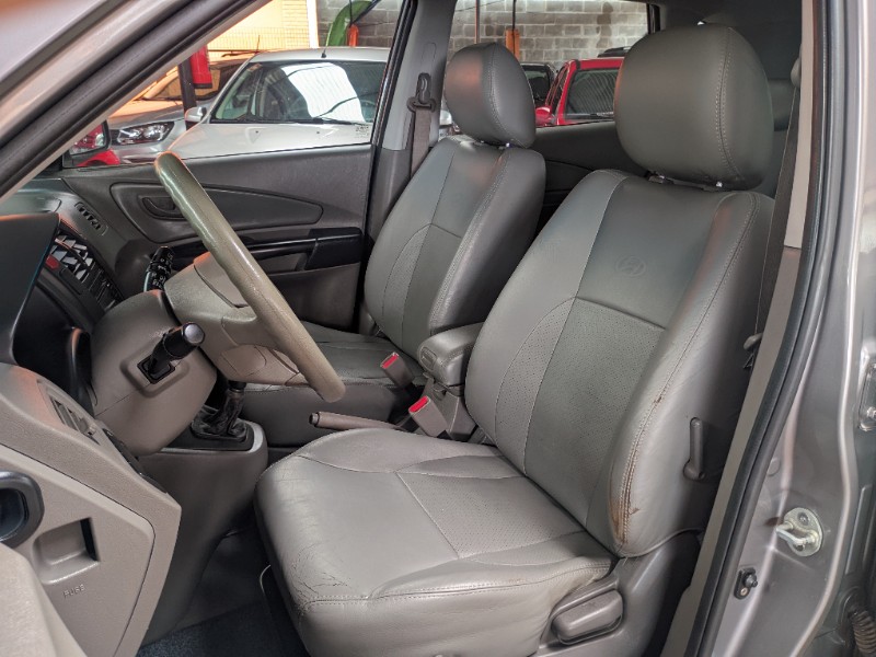 HYUNDAI TUCSON GL 2.0 16V MEC. 2010/2011 RICARDO VEÍCULOS TEUTÔNIA / Carros no Vale