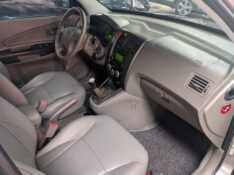 HYUNDAI TUCSON GL 2.0 16V MEC. 2010/2011 RICARDO VEÍCULOS TEUTÔNIA / Carros no Vale