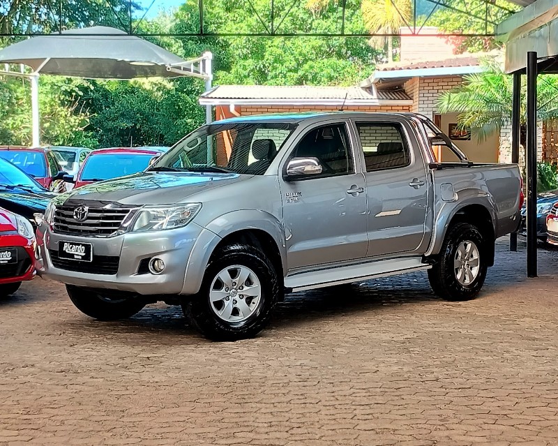 TOYOTA HILUX 2.7 SRV 4X2 CD 16V FLEX 4P AUTOMÁTICO 2014/2015 RICARDO VEÍCULOS TEUTÔNIA / Carros no Vale
