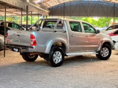 TOYOTA HILUX 2.7 SRV 4X2 CD 16V FLEX 4P AUTOMÁTICO 2014/2015 RICARDO VEÍCULOS TEUTÔNIA / Carros no Vale