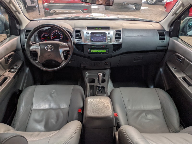 TOYOTA HILUX 2.7 SRV 4X2 CD 16V FLEX 4P AUTOMÁTICO 2014/2015 RICARDO VEÍCULOS TEUTÔNIA / Carros no Vale