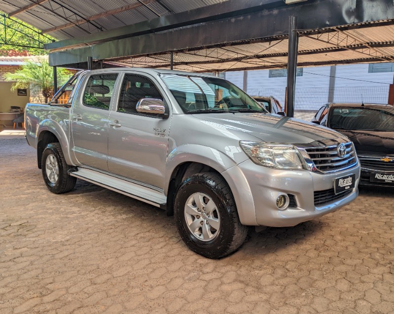 TOYOTA HILUX 2.7 SRV 4X2 CD 16V FLEX 4P AUTOMÁTICO 2014/2015 RICARDO VEÍCULOS TEUTÔNIA / Carros no Vale
