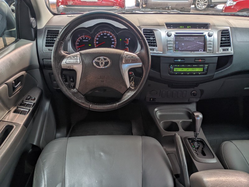 TOYOTA HILUX 2.7 SRV 4X2 CD 16V FLEX 4P AUTOMÁTICO 2014/2015 RICARDO VEÍCULOS TEUTÔNIA / Carros no Vale
