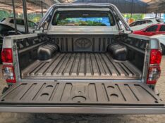 TOYOTA HILUX 2.7 SRV 4X2 CD 16V FLEX 4P AUTOMÁTICO 2014/2015 RICARDO VEÍCULOS TEUTÔNIA / Carros no Vale