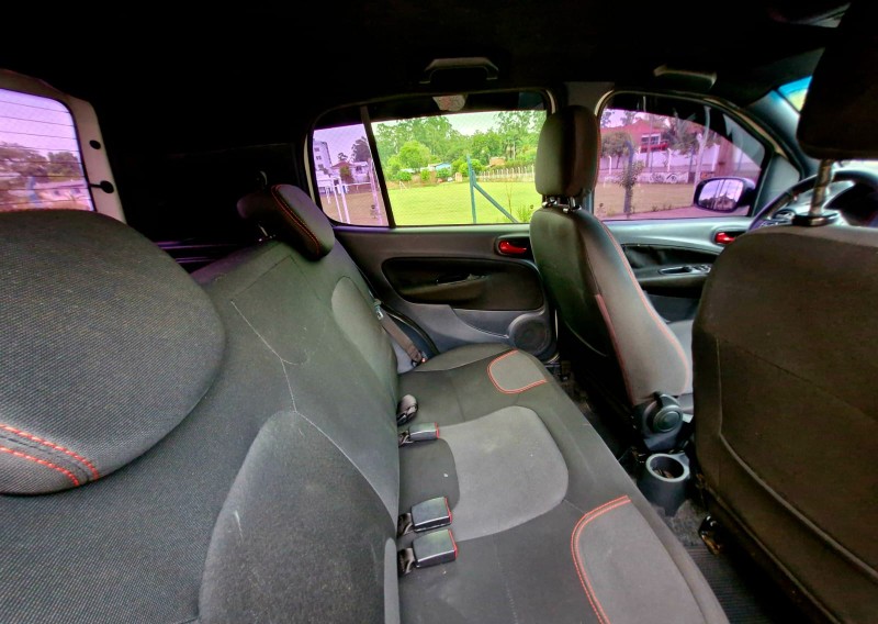 FIAT UNO SPORTING 1.4 EVO FIRE FLEX 8V 4P 2014/2015 CRUZEIRO MULTIMARCAS CRUZEIRO DO SUL / Carros no Vale