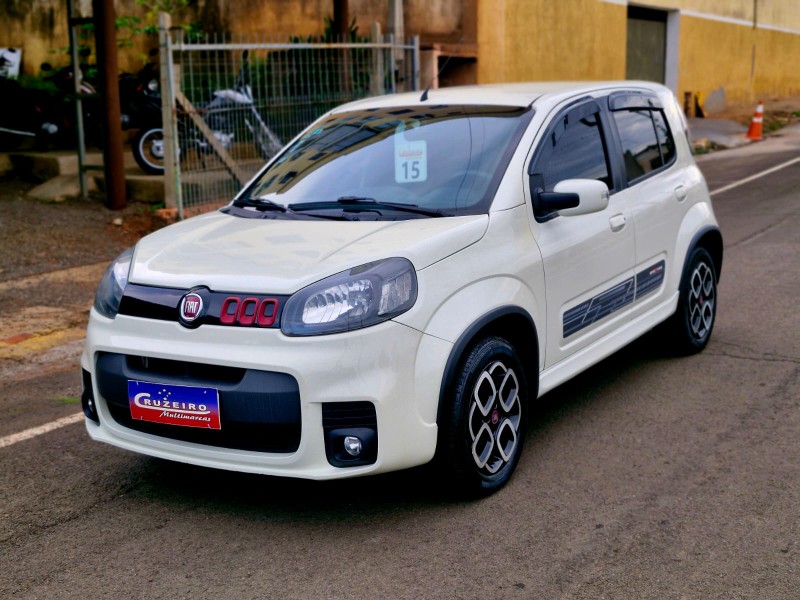 FIAT UNO SPORTING 1.4 EVO FIRE FLEX 8V 4P 2014/2015 CRUZEIRO MULTIMARCAS CRUZEIRO DO SUL / Carros no Vale