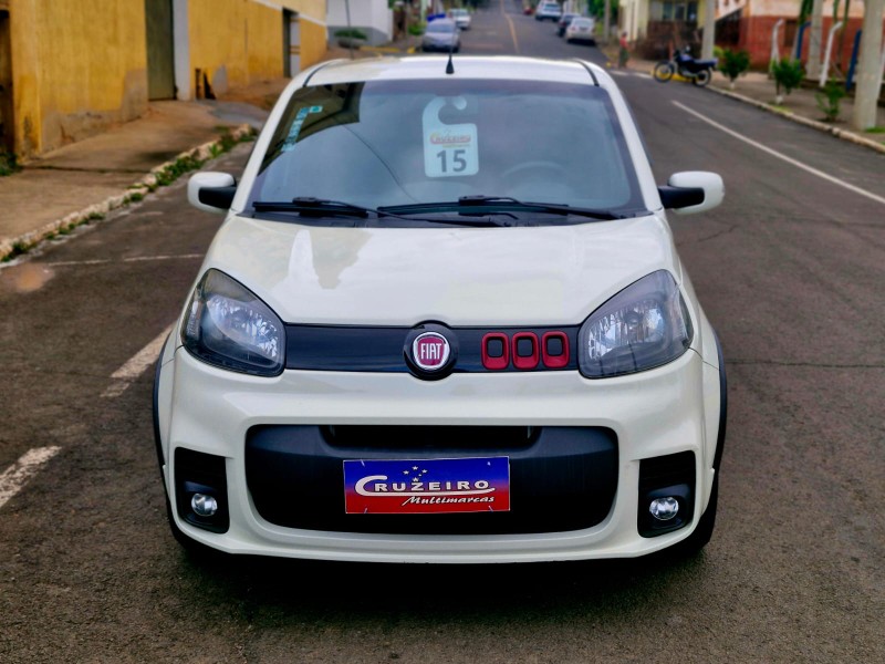 FIAT UNO SPORTING 1.4 EVO FIRE FLEX 8V 4P 2014/2015 CRUZEIRO MULTIMARCAS CRUZEIRO DO SUL / Carros no Vale