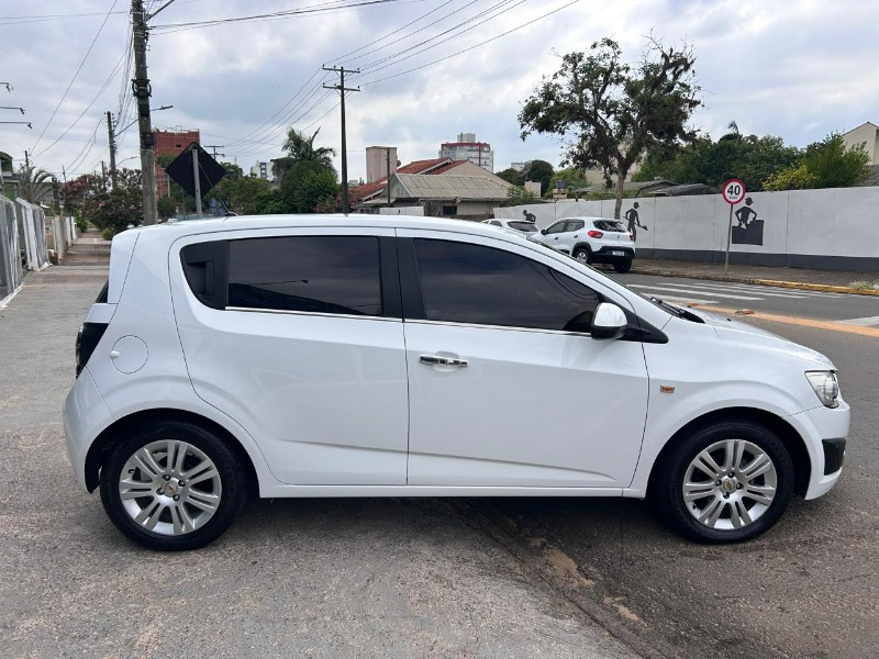 CHEVROLET SONIC HB LTZ 1.6 16V FLEXPOWER 5P AUT. 2014/2014 LS MULTIMARCAS VENÂNCIO AIRES / Carros no Vale