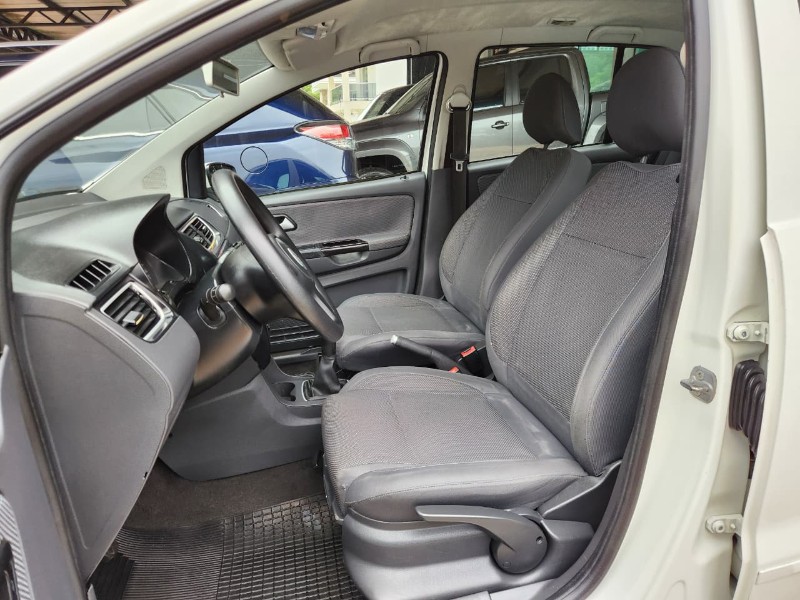 VOLKSWAGEN FOX 1.6 MI 8V TOTAL FLEX 2011/2012 TS VEÍCULOS ANTA GORDA / Carros no Vale