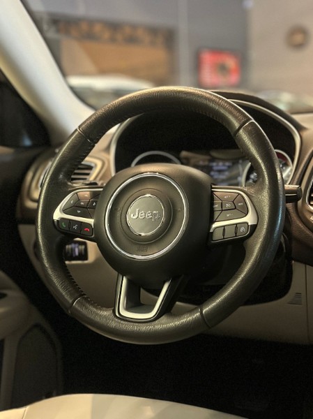 JEEP COMPASS 2.0 16V LONGITUDE 2018/2018 JM AUTOMÓVEIS VENÂNCIO AIRES / Carros no Vale