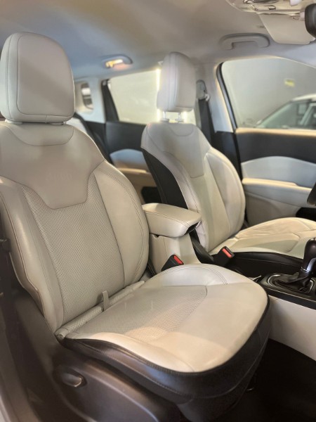 JEEP COMPASS 2.0 16V LONGITUDE 2018/2018 JM AUTOMÓVEIS VENÂNCIO AIRES / Carros no Vale