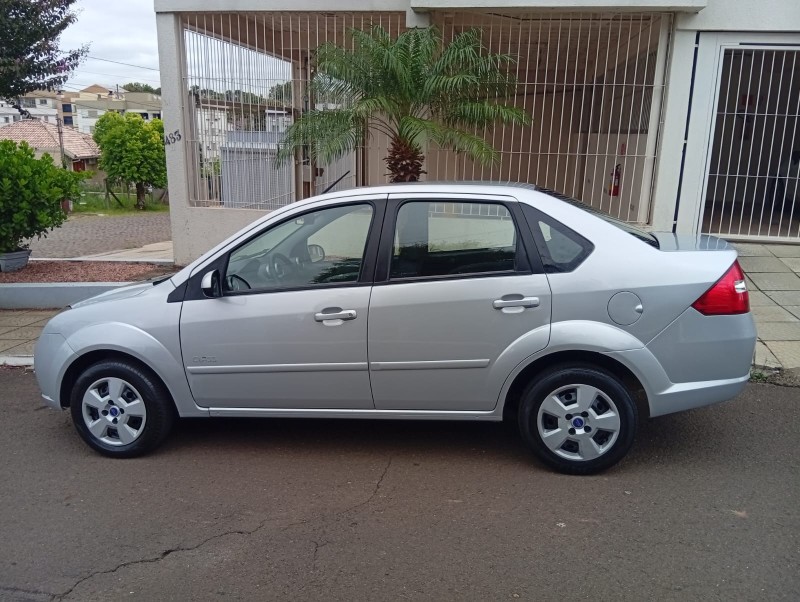 FORD FIESTA SEDAN 1.6 2009/2009 ALTERNATIVA VEÍCULOS LAJEADO / Carros no Vale