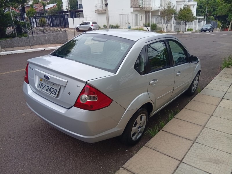 FORD FIESTA SEDAN 1.6 2009/2009 ALTERNATIVA VEÍCULOS LAJEADO / Carros no Vale