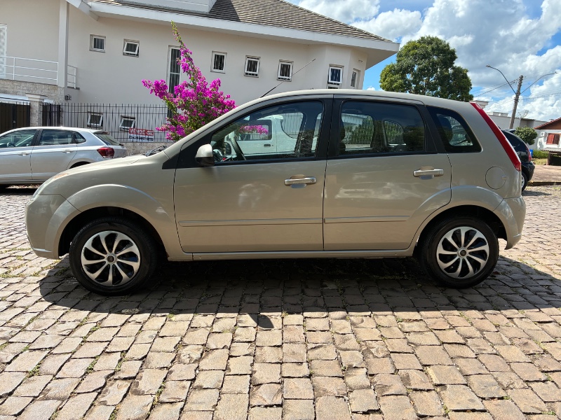 FORD FIESTA SE 1.0 8V FLEX 5P 2008/2008 COMPLETO VEÍCULOS GUAPORÉ / Carros no Vale