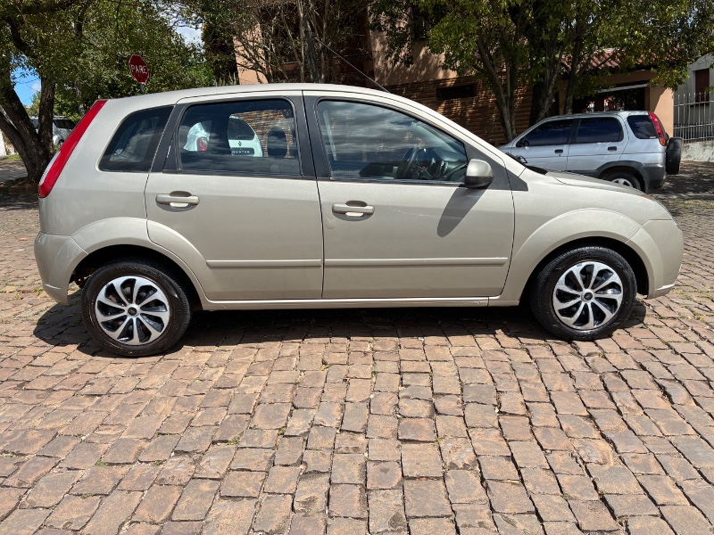 FORD FIESTA SE 1.0 8V FLEX 5P 2008/2008 COMPLETO VEÍCULOS GUAPORÉ / Carros no Vale