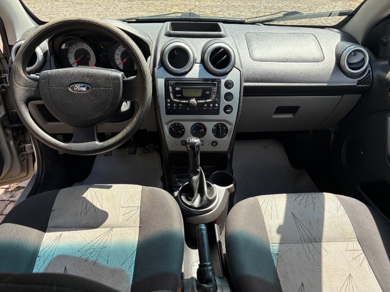 FORD FIESTA SE 1.0 8V FLEX 5P 2008/2008 COMPLETO VEÍCULOS GUAPORÉ / Carros no Vale