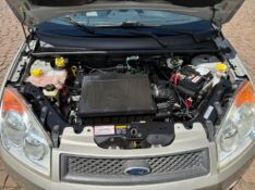 FORD FIESTA SE 1.0 8V FLEX 5P 2008/2008 COMPLETO VEÍCULOS GUAPORÉ / Carros no Vale
