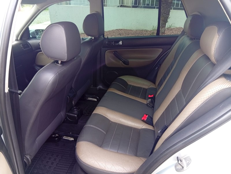 VOLKSWAGEN GOLF 1.6 SPORTLINE 2008/2008 ALTERNATIVA VEÍCULOS LAJEADO / Carros no Vale