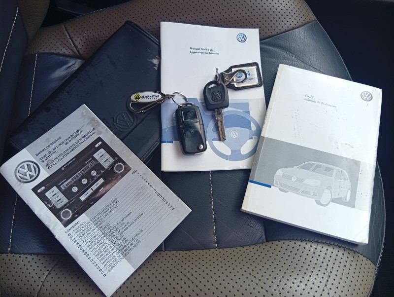 VOLKSWAGEN GOLF 1.6 SPORTLINE 2008/2008 ALTERNATIVA VEÍCULOS LAJEADO / Carros no Vale