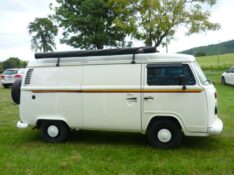 VOLKSWAGEN KOMBI FURGAO KOMBI FURGÃO 1.6 2005/2005 PREMIUM AUTOMÓVEIS ARROIO DO MEIO / Carros no Vale