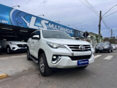 TOYOTA HILUX SW4 SRX 4X4 2.8 TDI 16V DIES 2018/2018 LS MULTIMARCAS VENÂNCIO AIRES / Carros no Vale
