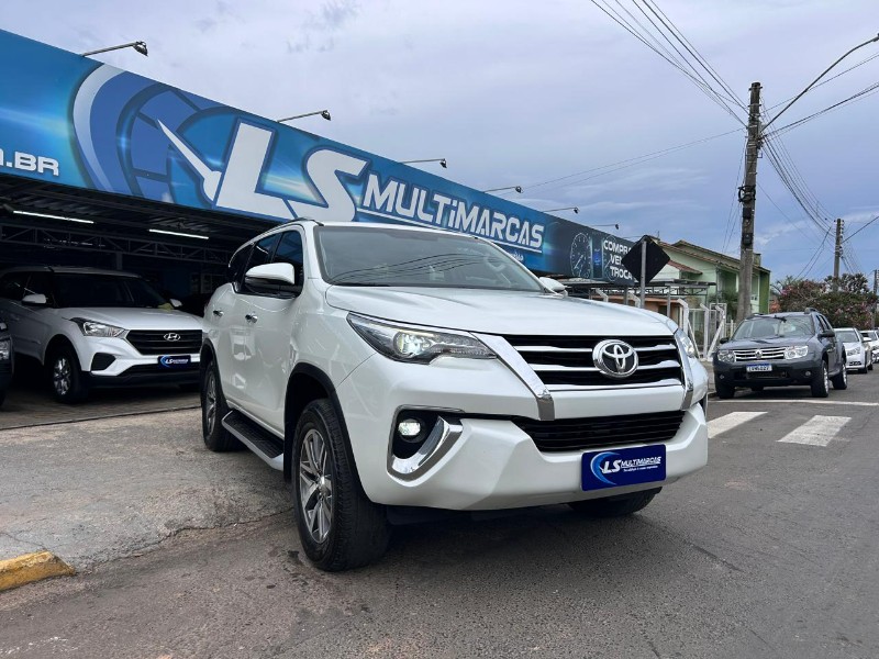 TOYOTA HILUX SW4 SRX 4X4 2.8 TDI 16V DIES 2018/2018 LS MULTIMARCAS VENÂNCIO AIRES / Carros no Vale
