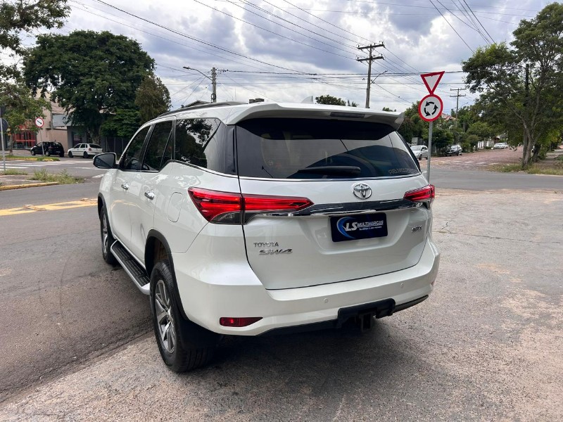 TOYOTA HILUX SW4 SRX 4X4 2.8 TDI 16V DIES 2018/2018 LS MULTIMARCAS VENÂNCIO AIRES / Carros no Vale