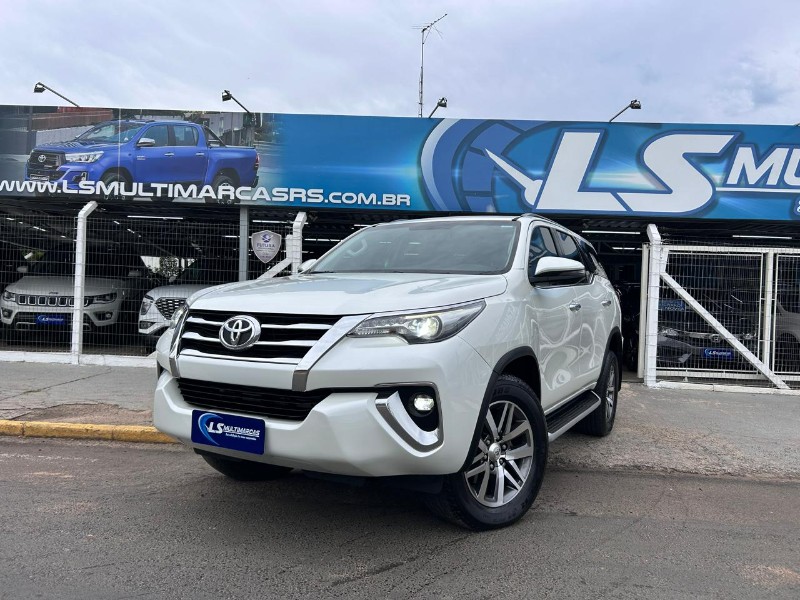 TOYOTA HILUX SW4 SRX 4X4 2.8 TDI 16V DIES 2018/2018 LS MULTIMARCAS VENÂNCIO AIRES / Carros no Vale