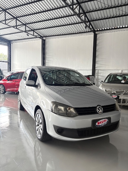 VOLKSWAGEN FOX 1.6 8V 2013 2013/2013 NEURI VEÍCULOS LAJEADO / Carros no Vale