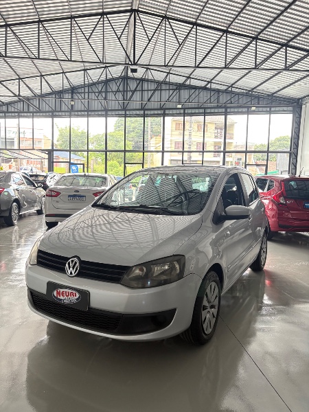 VOLKSWAGEN FOX 1.6 8V 2013 2013/2013 NEURI VEÍCULOS LAJEADO / Carros no Vale