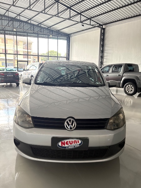 VOLKSWAGEN FOX 1.6 8V 2013 2013/2013 NEURI VEÍCULOS LAJEADO / Carros no Vale