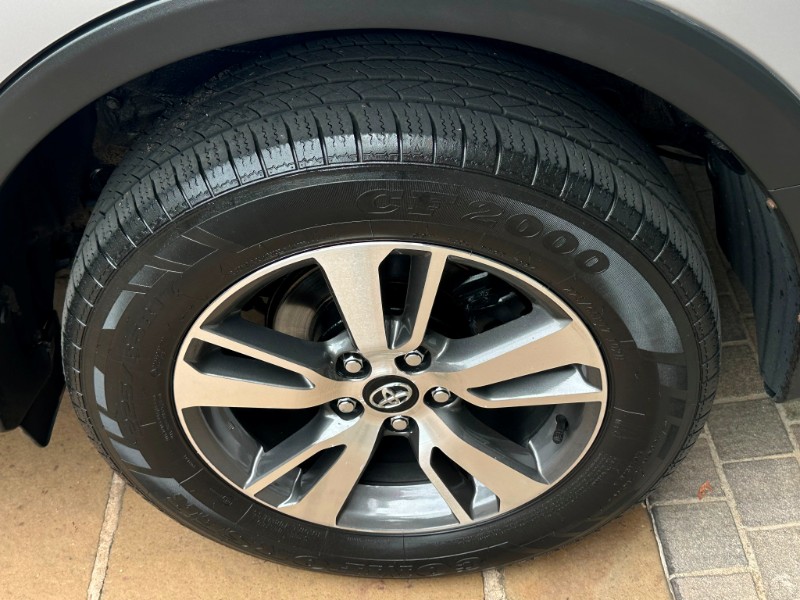 TOYOTA RAV4 2.0 TOP 4X2 2018/2018 SÉTIMA VEÍCULOS GUAPORÉ / Carros no Vale