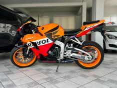HONDA MOTOS CBR 600 RR 2013/2013 SÉTIMA VEÍCULOS GUAPORÉ / Carros no Vale