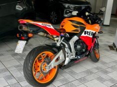 HONDA MOTOS CBR 600 RR 2013/2013 SÉTIMA VEÍCULOS GUAPORÉ / Carros no Vale