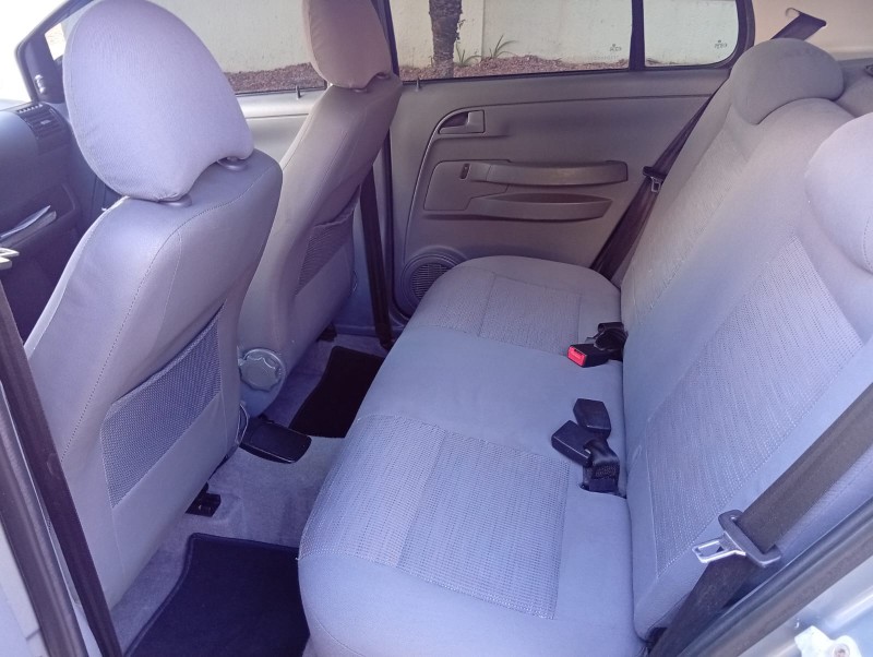VOLKSWAGEN FOX 1.6 PLUS 2006/2007 ALTERNATIVA VEÍCULOS LAJEADO / Carros no Vale