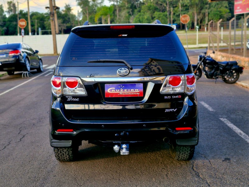 TOYOTA HILUX 3.0 SRV 4X4 CD 16V TURBO INTERCOOLER DIESEL 4P AUTOMÁTICO 2014/2014 CRUZEIRO MULTIMARCAS CRUZEIRO DO SUL / Carros no Vale