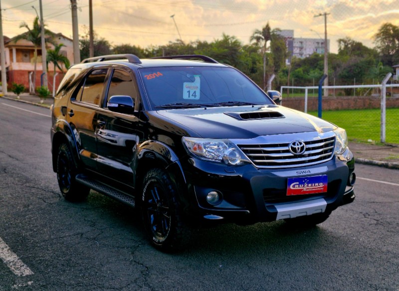 TOYOTA HILUX 3.0 SRV 4X4 CD 16V TURBO INTERCOOLER DIESEL 4P AUTOMÁTICO 2014/2014 CRUZEIRO MULTIMARCAS CRUZEIRO DO SUL / Carros no Vale