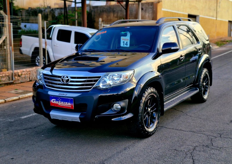 TOYOTA HILUX 3.0 SRV 4X4 CD 16V TURBO INTERCOOLER DIESEL 4P AUTOMÁTICO 2014/2014 CRUZEIRO MULTIMARCAS CRUZEIRO DO SUL / Carros no Vale