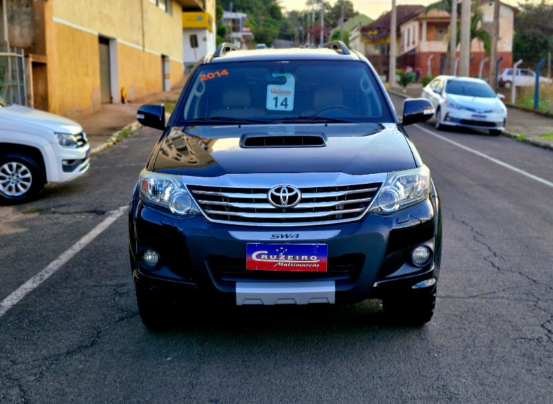 TOYOTA HILUX 3.0 SRV 4X4 CD 16V TURBO INTERCOOLER DIESEL 4P AUTOMÁTICO 2014/2014 CRUZEIRO MULTIMARCAS CRUZEIRO DO SUL / Carros no Vale
