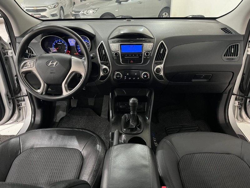 HYUNDAI IX35 2.0 GLS 4X2 2011/2011 TIAGO AUTOMÓVEIS VENÂNCIO AIRES / Carros no Vale