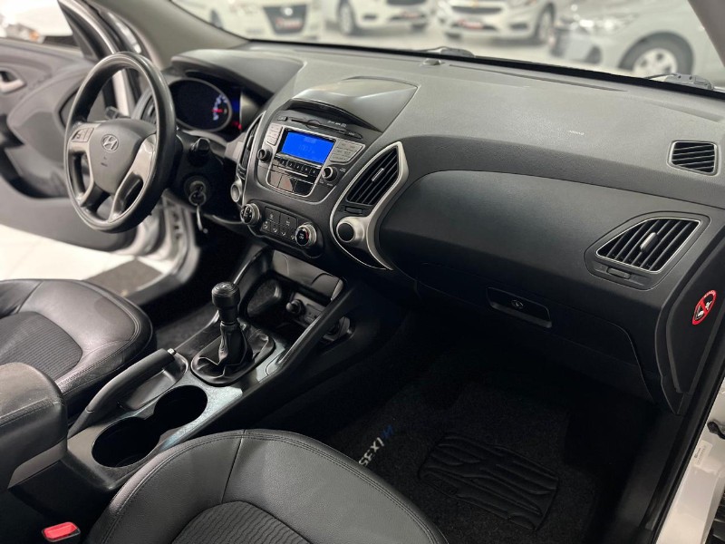 HYUNDAI IX35 2.0 GLS 4X2 2011/2011 TIAGO AUTOMÓVEIS VENÂNCIO AIRES / Carros no Vale