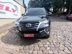 TOYOTA HILUX 2.8 D-4D TURBO DIESEL CD SRX 4X4 AUTOMÁTICO 2017/2017 ELY AUTOMÓVEIS LAJEADO / Carros no Vale