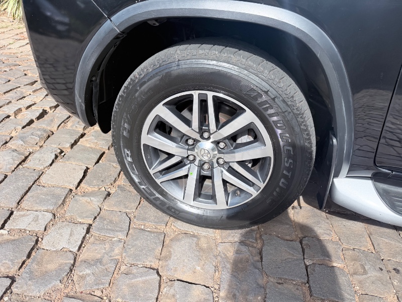 TOYOTA HILUX 2.8 D-4D TURBO DIESEL CD SRX 4X4 AUTOMÁTICO 2017/2017 ELY AUTOMÓVEIS LAJEADO / Carros no Vale TOYOTA HILUX 2.8 D-4D TURBO DIESEL CD SRX 4X4 AUTOMÁTICO 2017/2017 ELY AUTOMÓVEIS LAJEADO / Carros no Vale